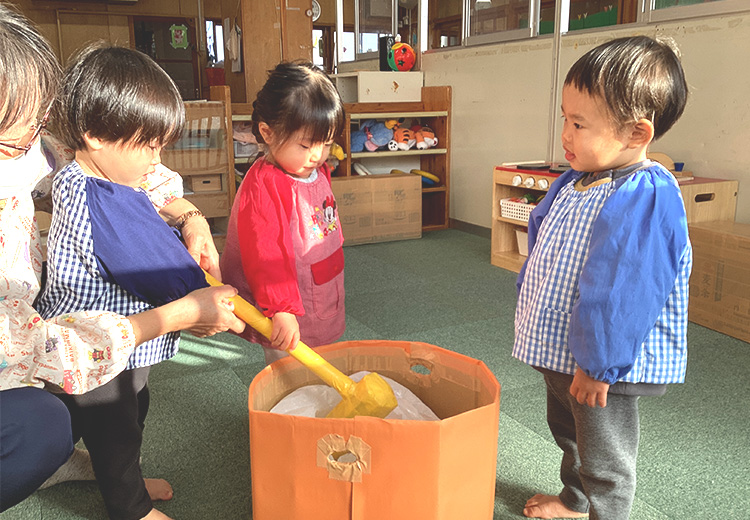 もちつきごっこ