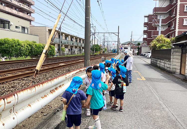 電車くるかな
